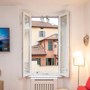 Portatorre Suite, A Charming In The Heart Of Como, Free Private Parking, Air Conditioning & More! Côme